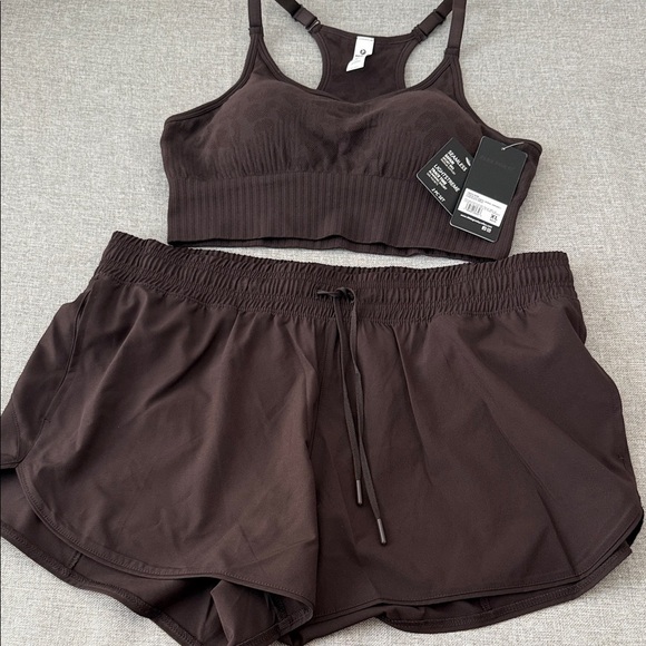 90 degree seamless Safari trail bra, and running shorts set - Picture 2 of 11